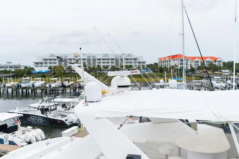 Slide: The Image of Hatteras Sport Deck Motor Yacht 1998 - 4725008