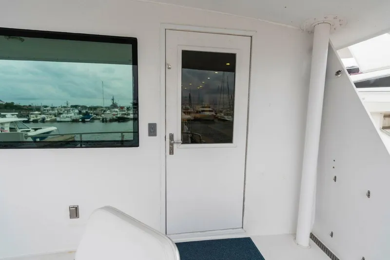 Slide: The Image of Hatteras Sport Deck Motor Yacht 1998 - 4725009