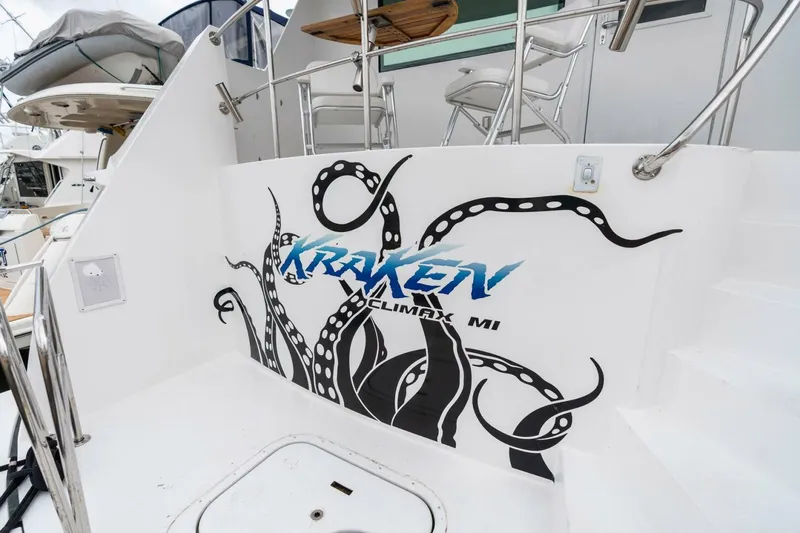 Slide: The Image of Hatteras Sport Deck Motor Yacht 1998 - 4725010