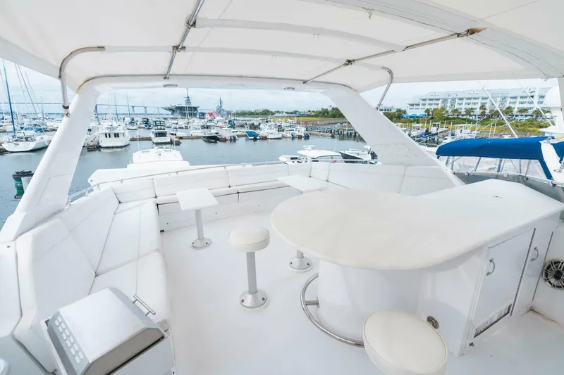 Slide: The Image of Hatteras Sport Deck Motor Yacht 1998 - 4724877