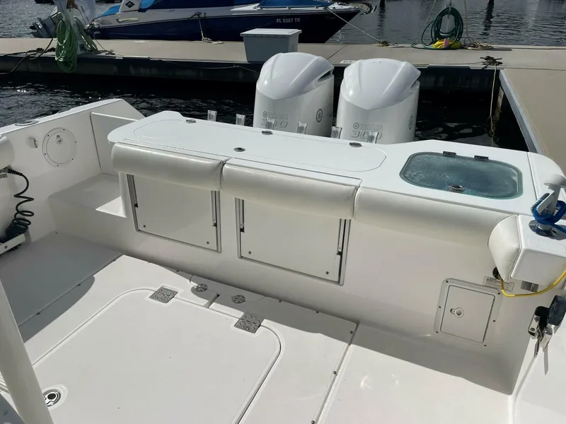 Slide: The Image of Everglades 32 Dauntless 325CC- Cockpit 2016 Everglades 325CC 32 Dauntless - 4737549