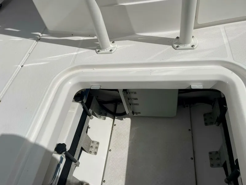 Slide: The Image of Everglades 32 Dauntless 325CC- Storage 2016 Everglades 325CC 32 Dauntless - 4737550