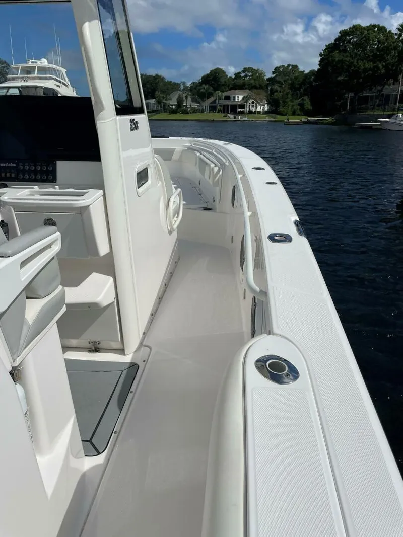 Slide: The Image of Everglades 32 Dauntless 325CC- Port 2016 Everglades 325CC 32 Dauntless - 4737644