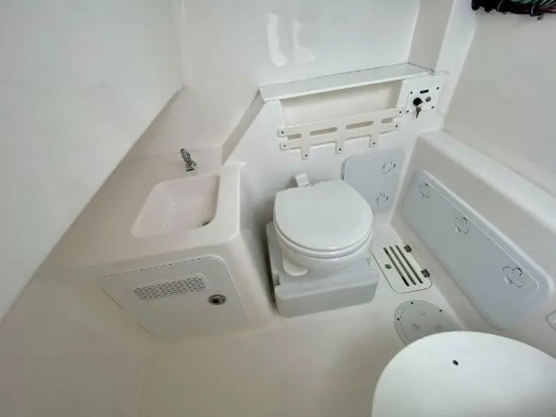 Slide: The Image of Everglades 32 Dauntless 325CC- Head 2016 Everglades 325CC 32 Dauntless - 4737645