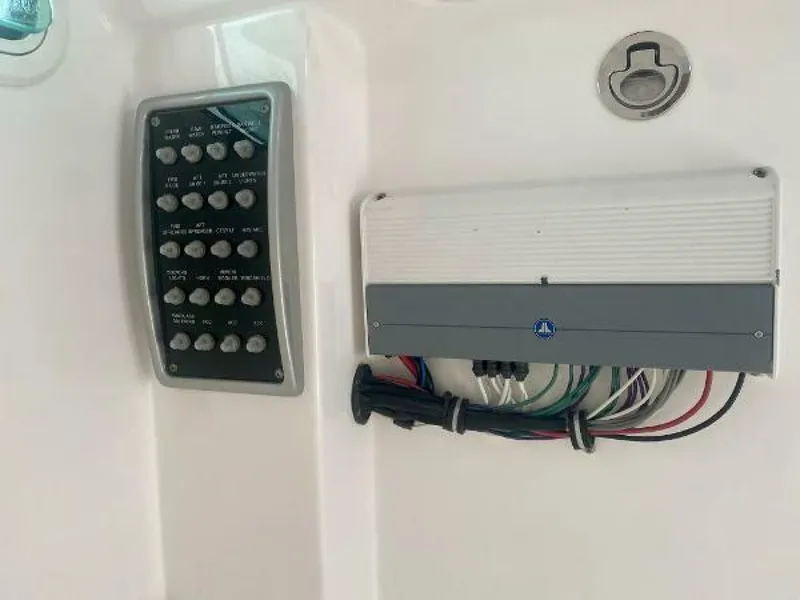 Slide: The Image of Everglades 32 Dauntless 325CC- Electronics 2016 Everglades 325CC 32 Dauntless - 4737647