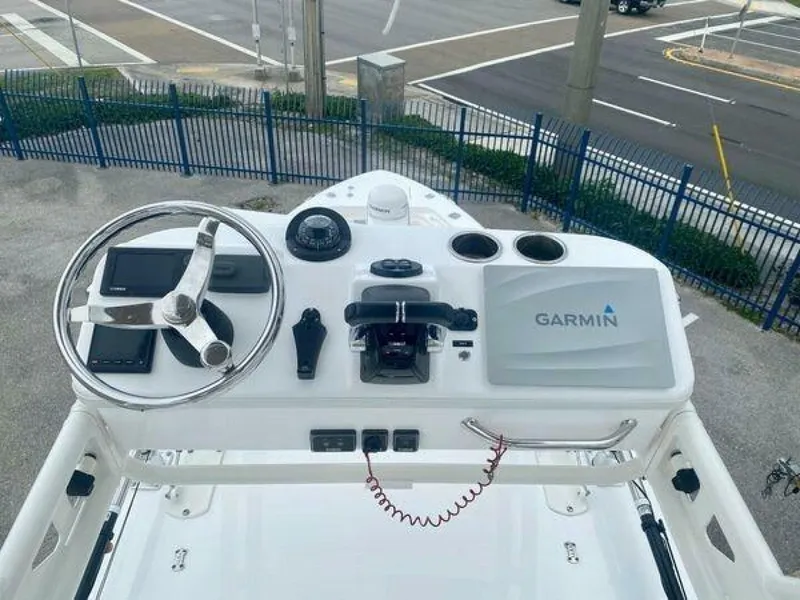 Slide: The Image of Everglades 32 Dauntless 325CC- Tower Helm 2016 Everglades 325CC 32 Dauntless - 4737651