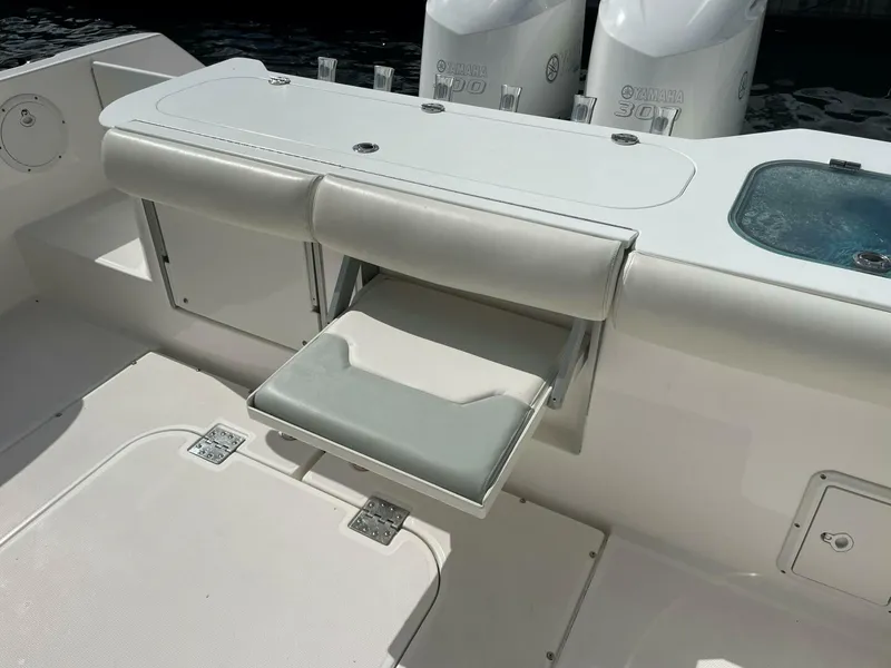 Slide: The Image of Everglades 32 Dauntless 325CC- Cockpit 2016 Everglades 325CC 32 Dauntless - 4737548