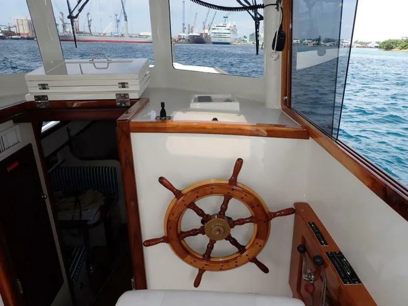 Slide: The Image of Launch 45 BLUE JACKET -Pilothouse 2021 Custom Launch Pilothouse 45 BLUE JACKET - 4726662