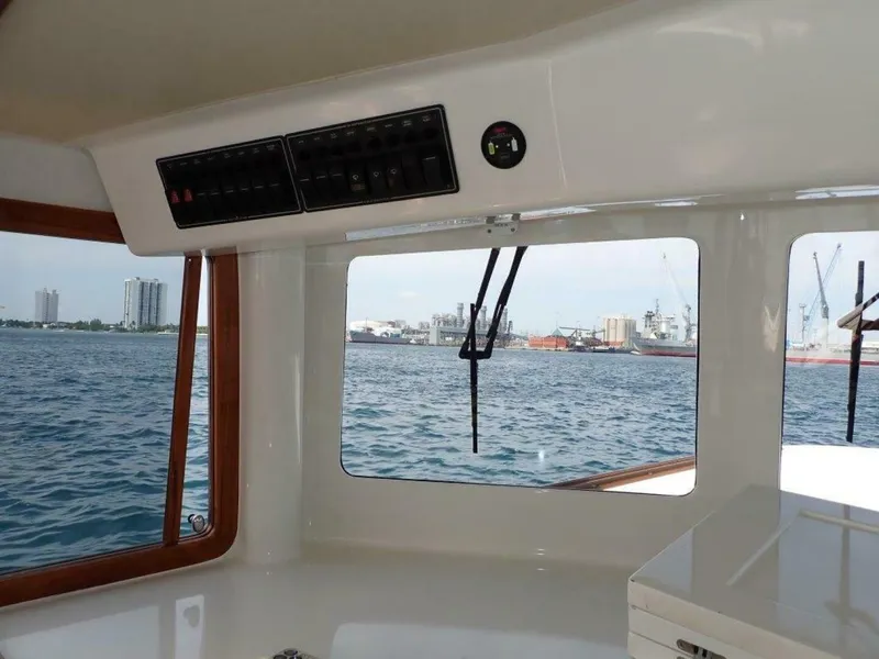Slide: The Image of Launch 45 BLUE JACKET -Pilothouse Electronics 2021 Custom Launch Pilothouse 45 BLUE JACKET - 4726661