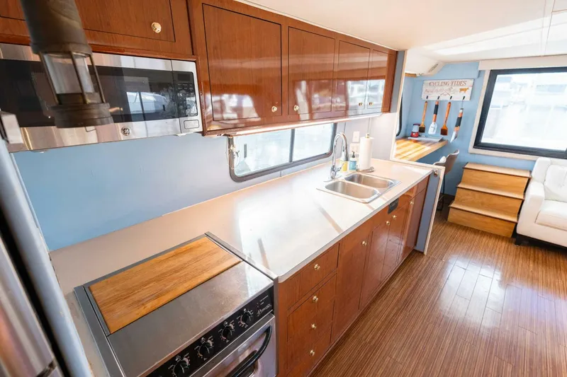 Slide: The Image of Harbor Master 520 Coastal 2001 - 4728615