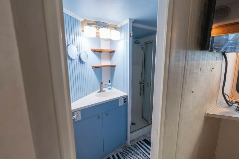 Slide: The Image of Harbor Master 520 Coastal 2001 - 4728618