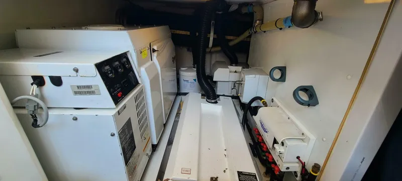 Slide: The Image of Viking Sport Cruisers 61 Flybridge 2006 - 4729814