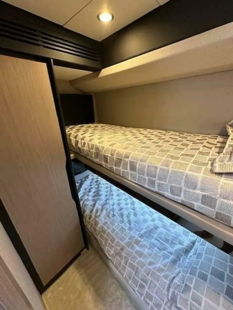 Slide: The Image of Azimut 66 Fly 2020 - 4730915