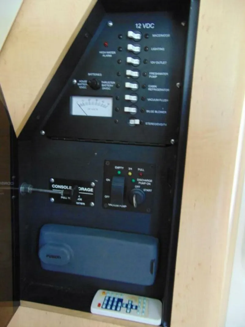 Slide: The Image of Boston Whaler 370 Outrage 2013 - 4739650