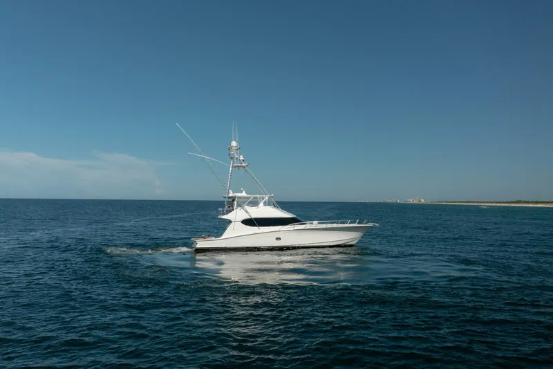 The Image of 2005 Hatteras 68 Convertible- Profile - 4739317