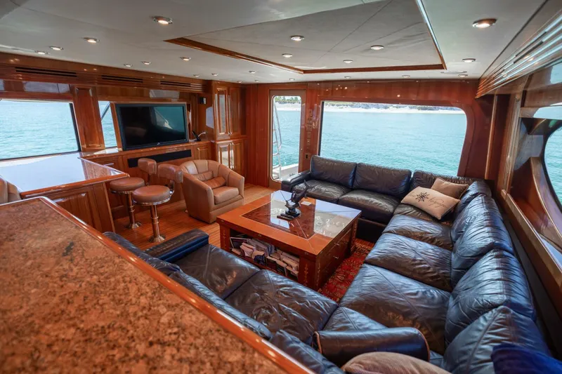 Slide: The Image of 2005 Hatteras 68 Convertible- Salon 3 - 4739301