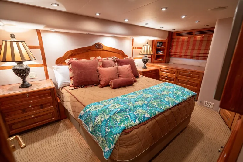 Slide: The Image of 2005 Hatteras 68 Convertible- Master Stateroom 2 - 4739217