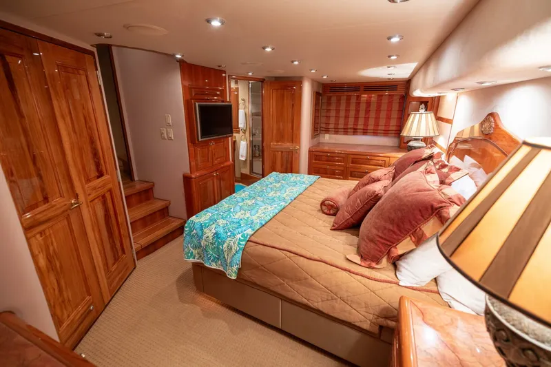 Slide: The Image of 2005 Hatteras 68 Convertible- Master Stateroom 3 - 4739222