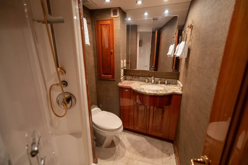 Slide: The Image of 2005 Hatteras 68 Convertible- V.I.P. Head - 4739233