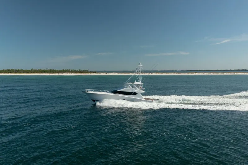 Slide: The Image of 2005 Hatteras 68 Convertible- Port Profile - 4739323