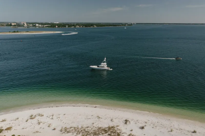 Slide: The Image of 2005 Hatteras 68 Convertible- Far View - 4739326