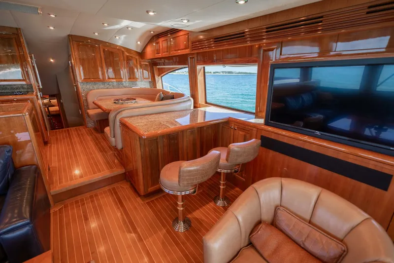 Slide: The Image of 2005 Hatteras 68 Convertible - 4739306