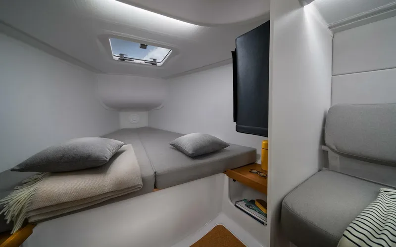 Slide: The Image of Beneteau First 30 Forward Cabin - 5311528
