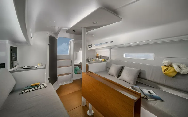 Slide: The Image of Beneteau First 30 Dinette - 5311532