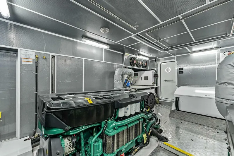 Slide: The Image of Aquitalia Flybridge 2024 - 5195857