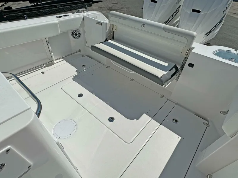 Slide: The Image of Edgewater 340CC 2025 - 5397119