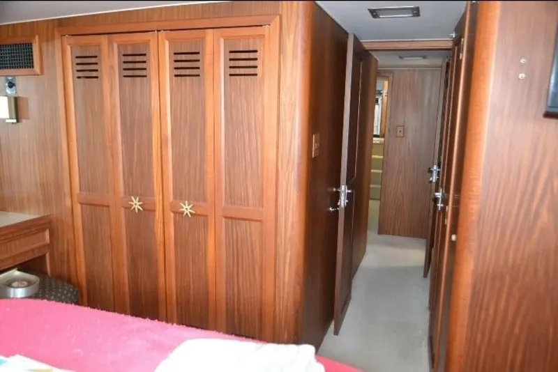 Slide: The Image of Hatteras 53 Extended Deck Motor Yacht 1984 - 4741269