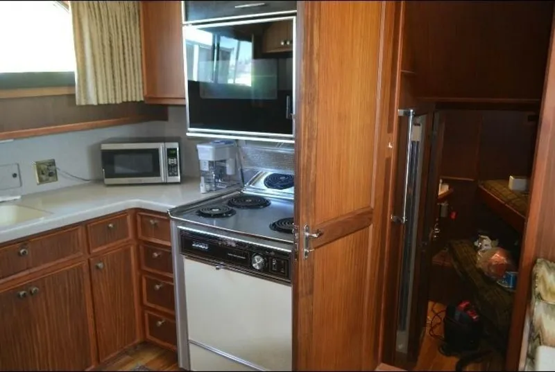 Slide: The Image of Hatteras 53 Extended Deck Motor Yacht 1984 - 4741273