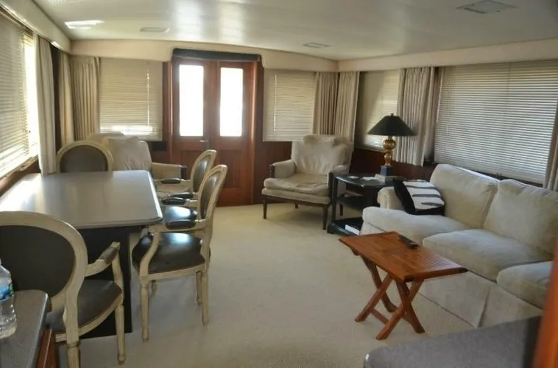 Slide: The Image of Hatteras 53 Extended Deck Motor Yacht 1984 - 4741265