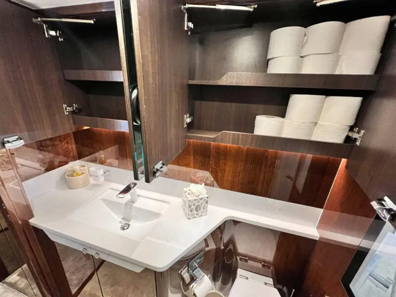 Slide: The Image of Fairline Squadron 2020 - 4741426