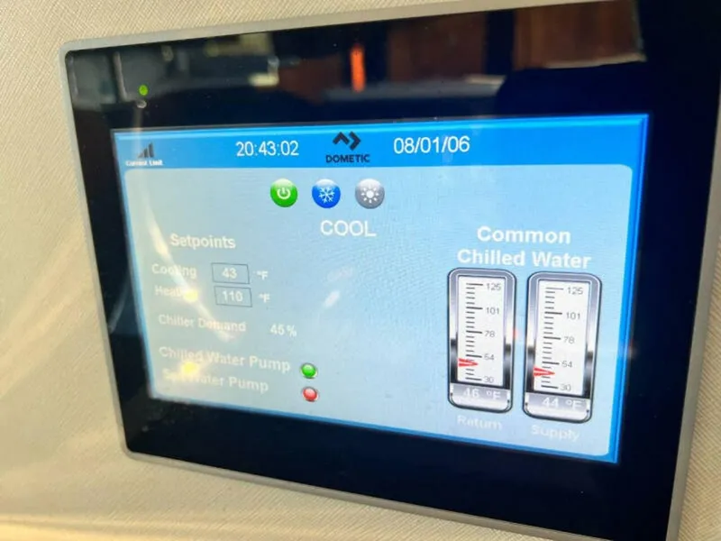 Slide: The Image of Fairline Squadron 2020 - 4741441