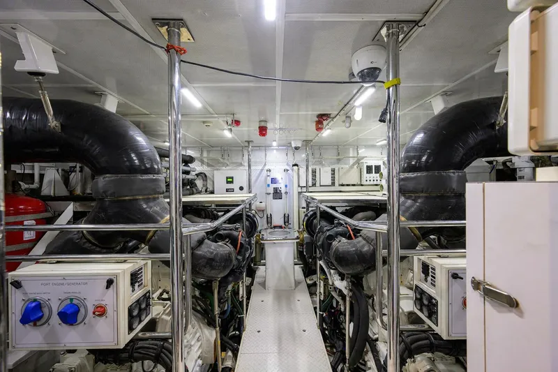 Slide: The Image of Hargrave 100 Second Amendment- Engine Room 2018 Hargrave 100 Raised Pilothouse Second Amendment  - 4744573