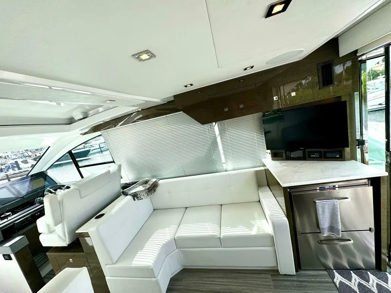 Slide: The Image of Cruisers Yachts 50 Cantius 2020 - 4744455