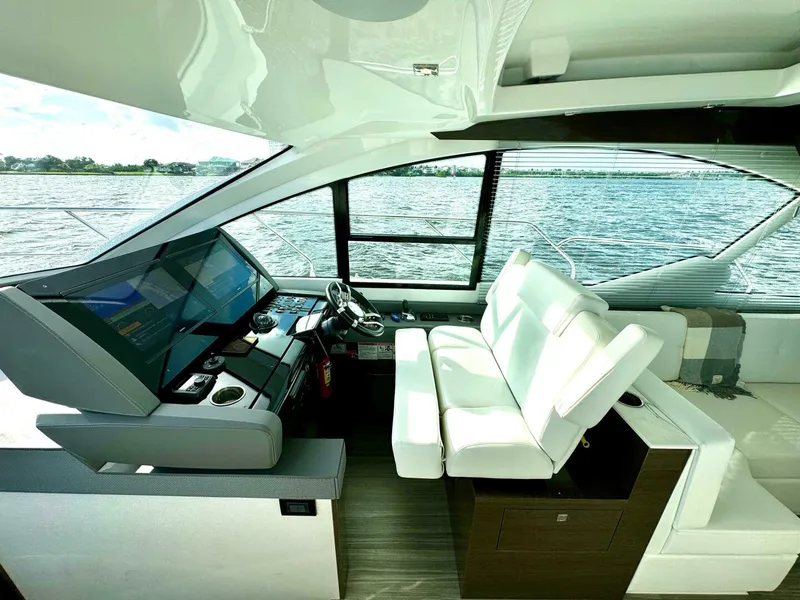 Slide: The Image of Cruisers Yachts 50 Cantius 2020 - 4744458