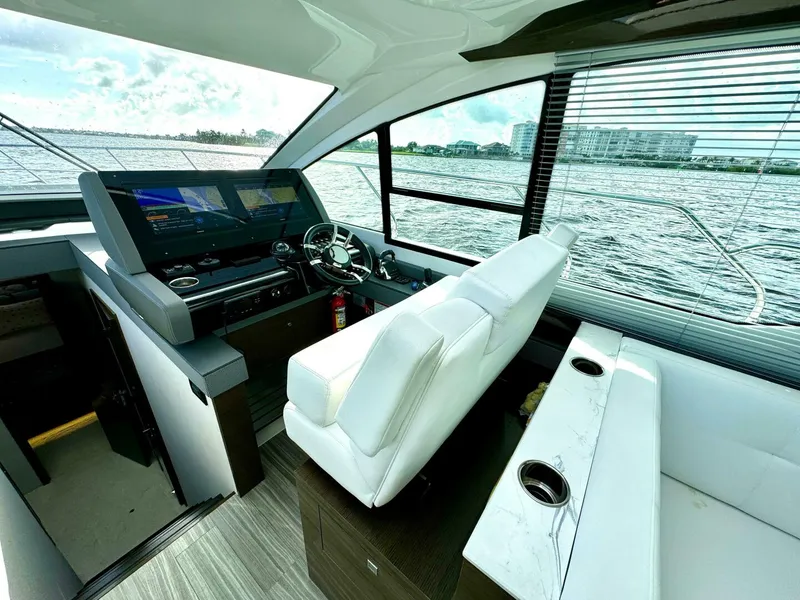 Slide: The Image of Cruisers Yachts 50 Cantius 2020 - 4744459