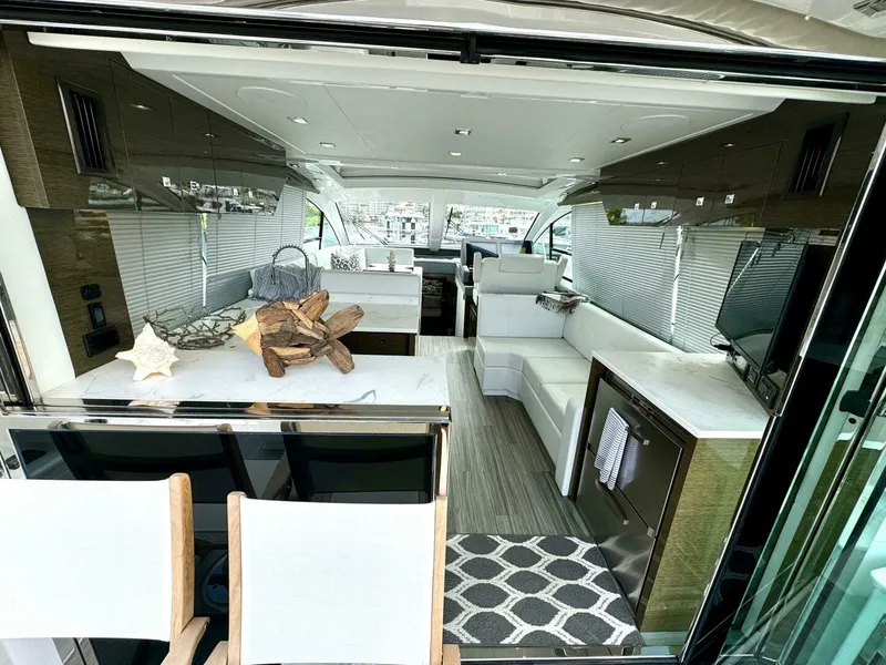 Slide: The Image of Cruisers Yachts 50 Cantius 2020 - 4744447