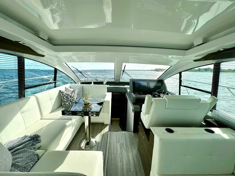 Slide: The Image of Cruisers Yachts 50 Cantius 2020 - 4744448