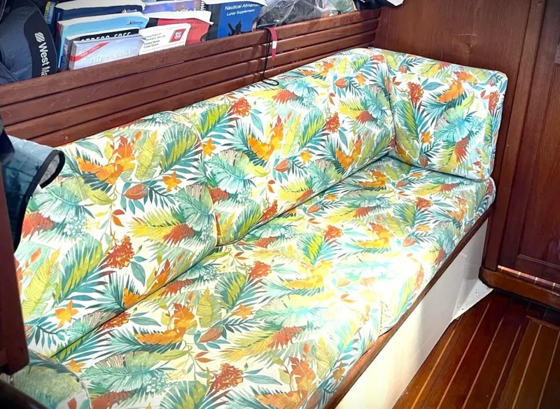 Slide: The Image of Pacific Seacraft 37 1995 - 4745383