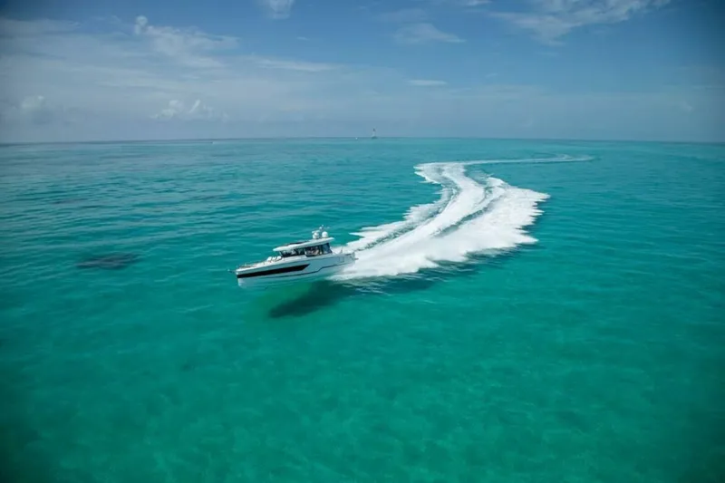 Slide: The Image of Wellcraft 38 Explorer 2025 - 4745478