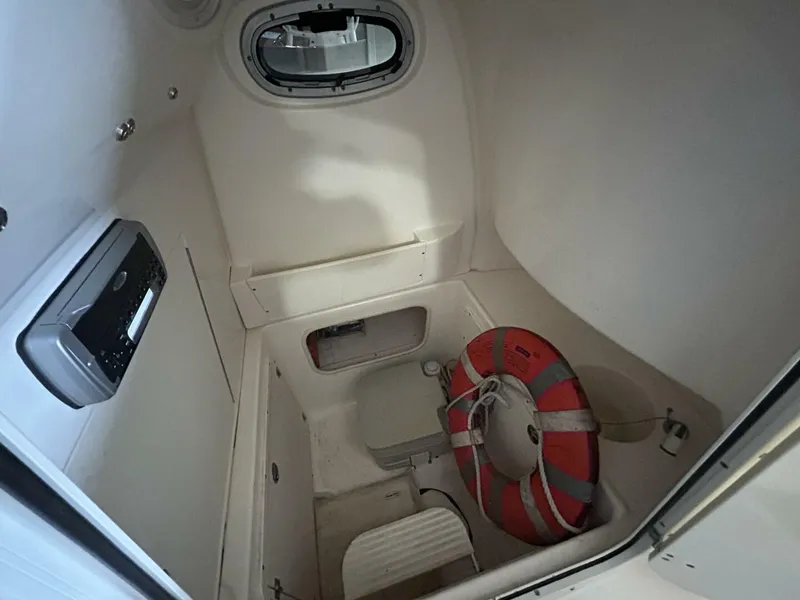 Slide: The Image of 2004 Boston Whaler 270 Outrage - 4746285