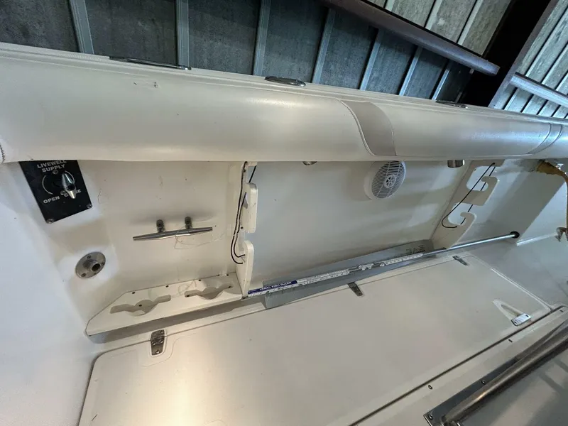 Slide: The Image of 2004 Boston Whaler 270 Outrage - 4746298