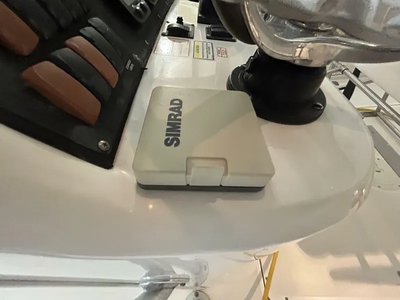 Slide: The Image of 2004 Boston Whaler 270 Outrage - 4746302