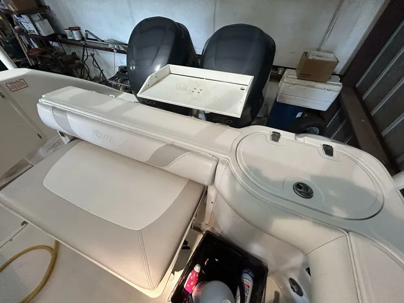 Slide: The Image of 2004 Boston Whaler 270 Outrage - 4746305