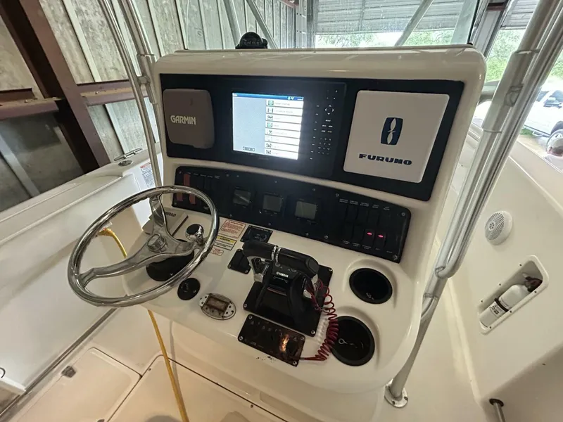 Slide: The Image of 2004 Boston Whaler 270 Outrage - 4746286