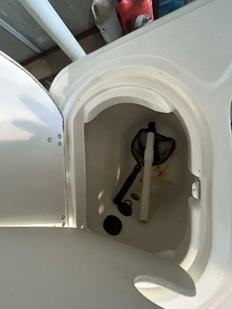 Slide: The Image of 2004 Boston Whaler 270 Outrage - 4746306