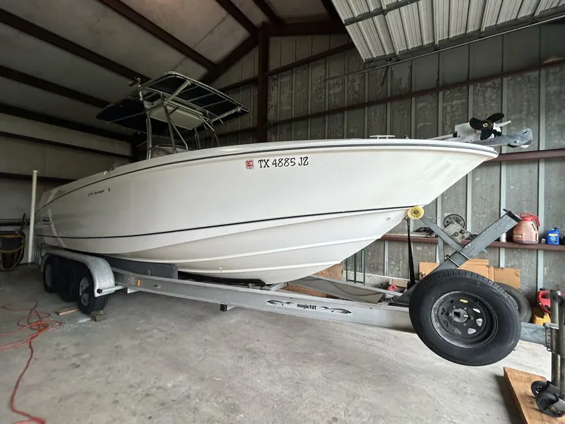 Slide: The Image of 2004 Boston Whaler 270 Outrage - 4746314